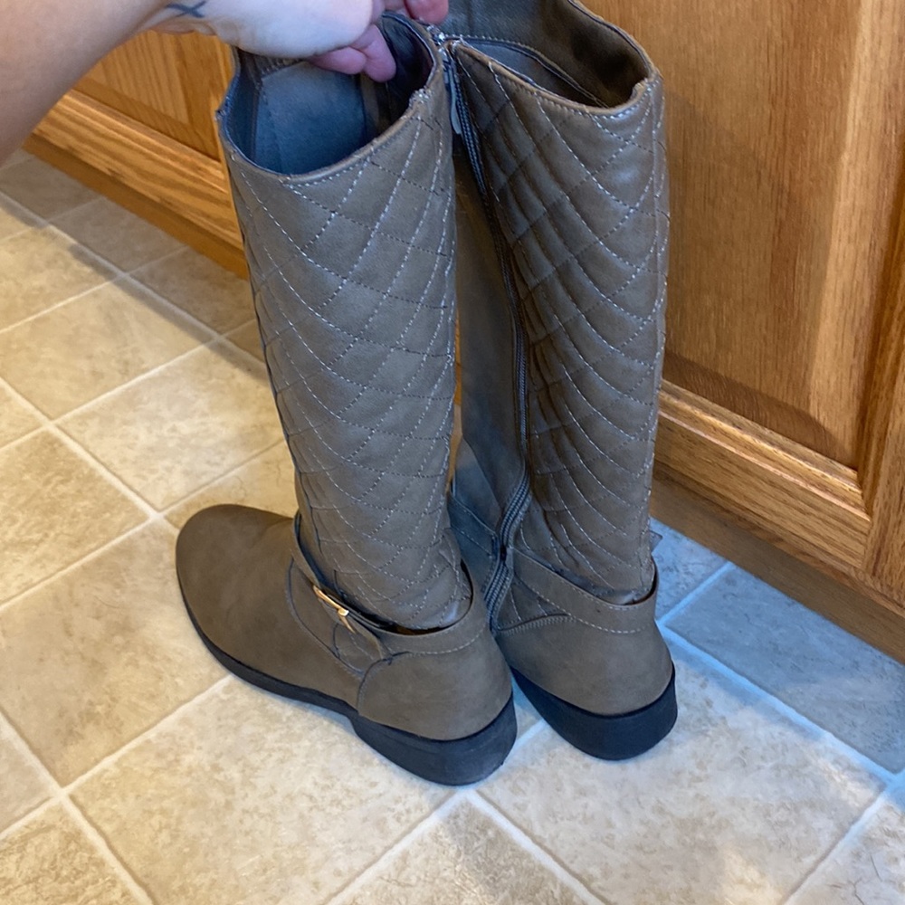 Tan boots - Picture 2 of 5